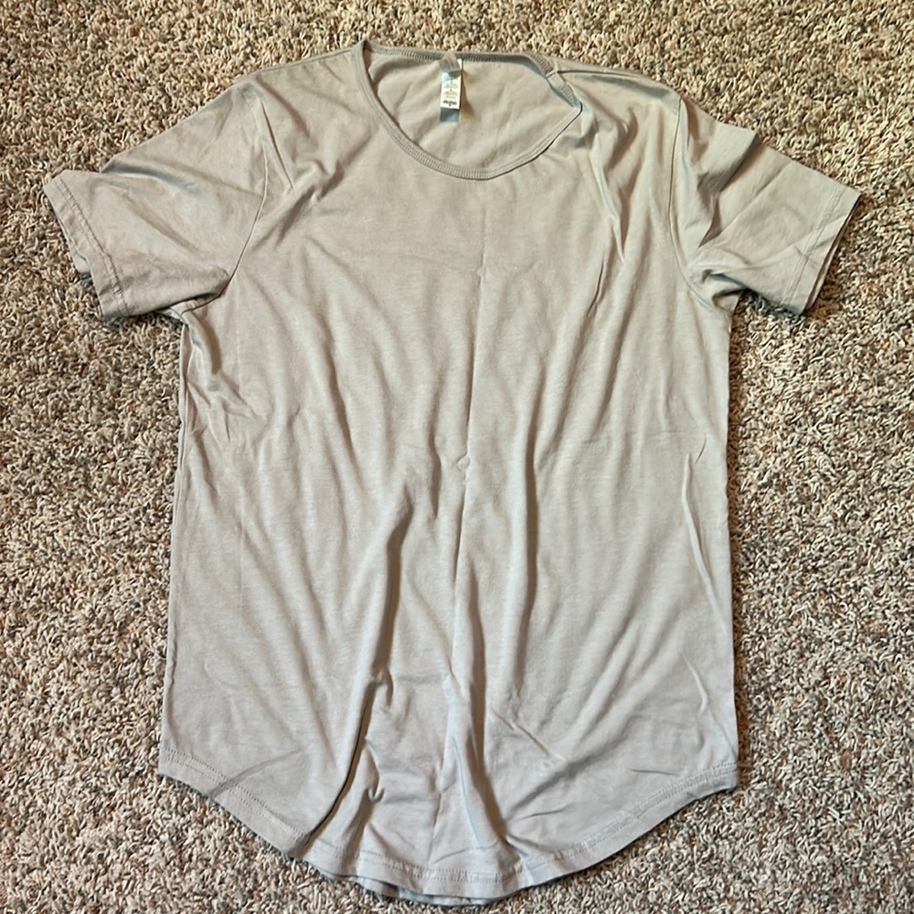 Bella Canvas Curved Hem Gray Tee. Size Medium